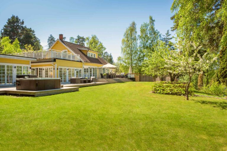 Villa Udden och trädgården på Villa Sandudden